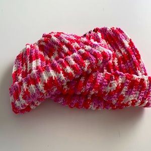 This is a bun/ponytail/braid hat